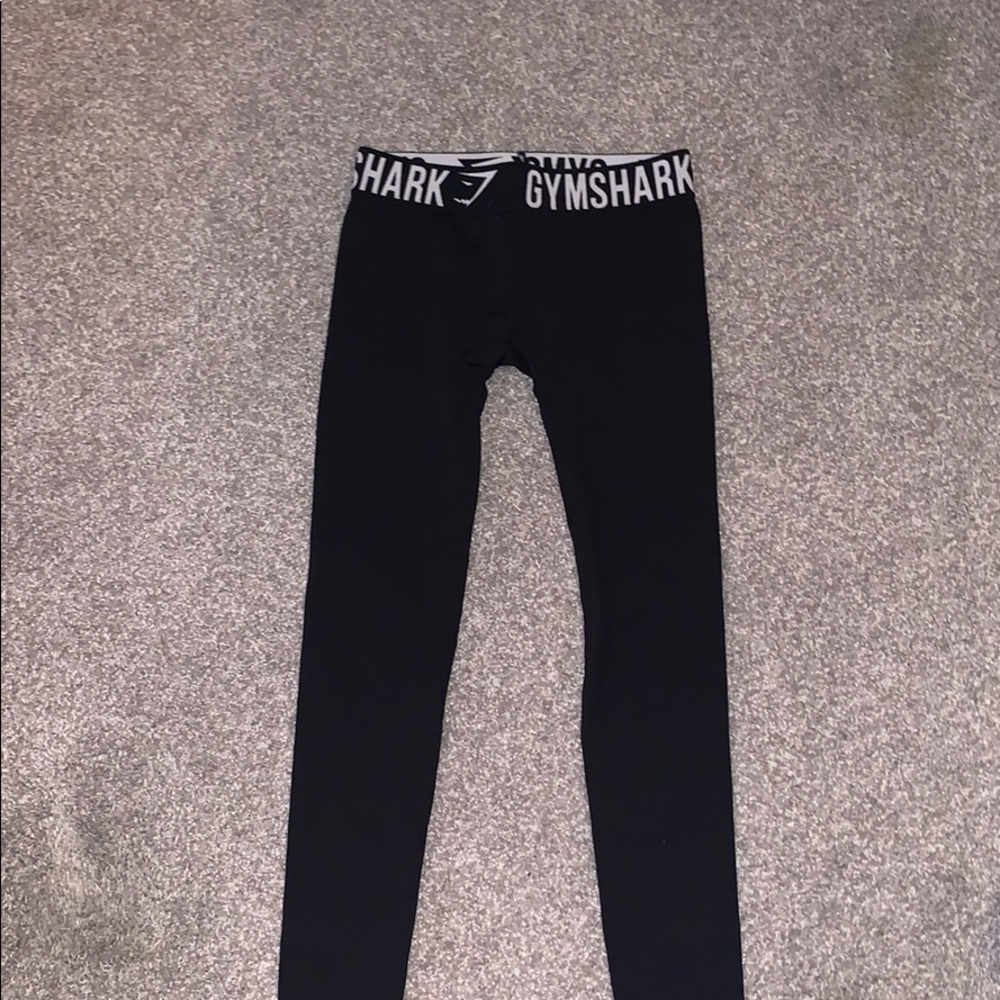 Gym shark leggings